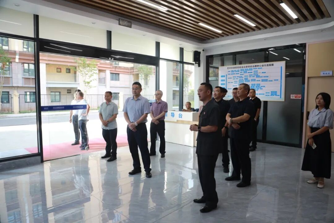 区人大常委会主任陈槟一行调研区法院重点工作